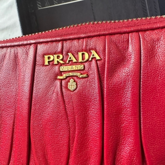 PRADA AUTHENTIC NAPPA GAUFRE ZIP AROUND LEATHER WALLET W/BOX & COA EUC - Picture 3 of 11